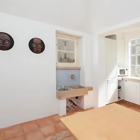 1bd Flat Near Lisbon