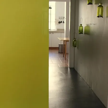 1bd Flat Near Lisbon