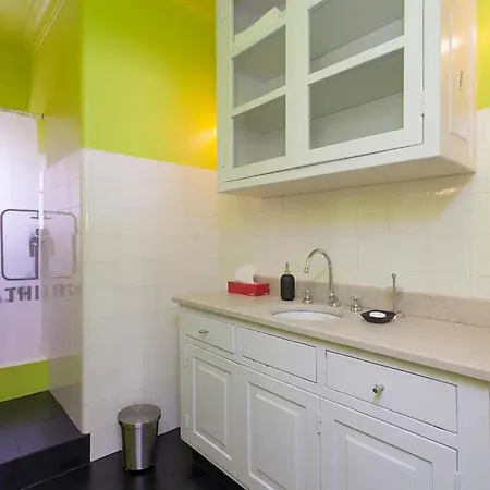 1bd Flat Near Lisbona