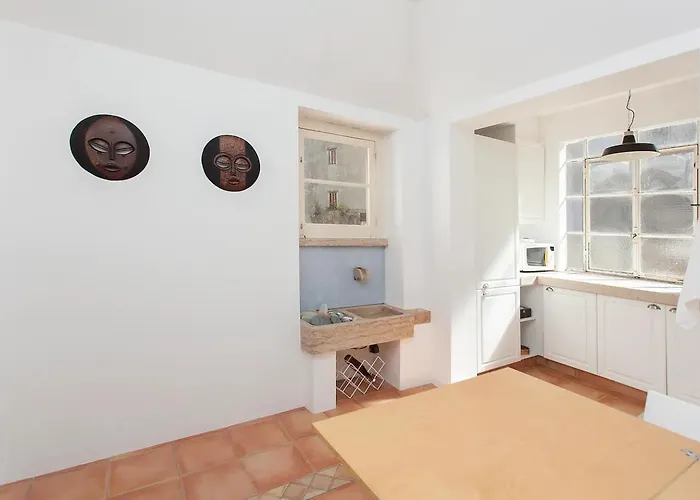 1bd Flat Near Lisboa